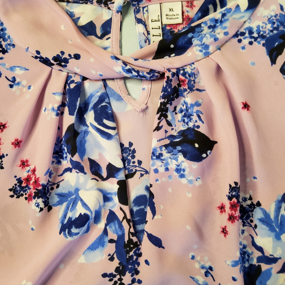 Elle Blush Pink Sleeveless Blouse with Blue Floral Print - Picture 5 of 7